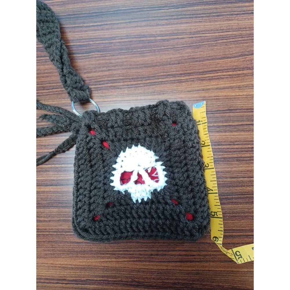 Crocheted SKULL Purse Brown & White Handmade SKULLS CHARMS RED BANDANA LINING - Picture 6 of 11